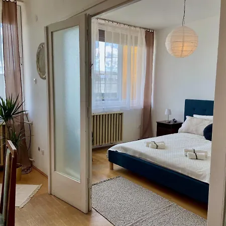 شقة Nosztalgia Apartman